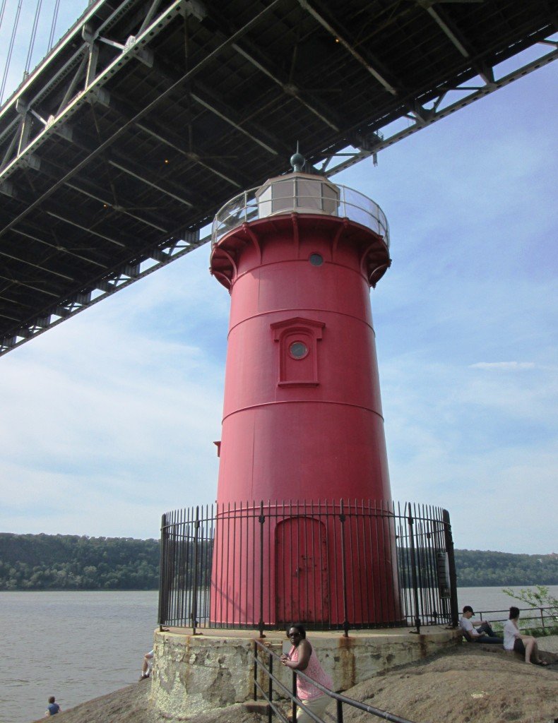 2014_Little_Red_Lighthouse_and_George_Washington_Bridge_portrait