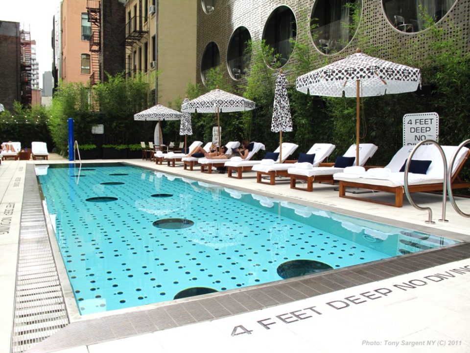 The-Beach-at-Dream-Downtown-rooftop-pool-nyc-960x720