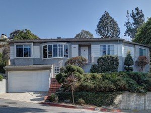Situated on an elevated lot in the always-in-demand Moreno Heights, this 1940 Traditional offers up one of the hottest values in Silver Lake. - See more at: http://www.theagencyre.com/for-sale/3028-angus-st-silverlake/#sthash.yXTipdfg.dpuf
